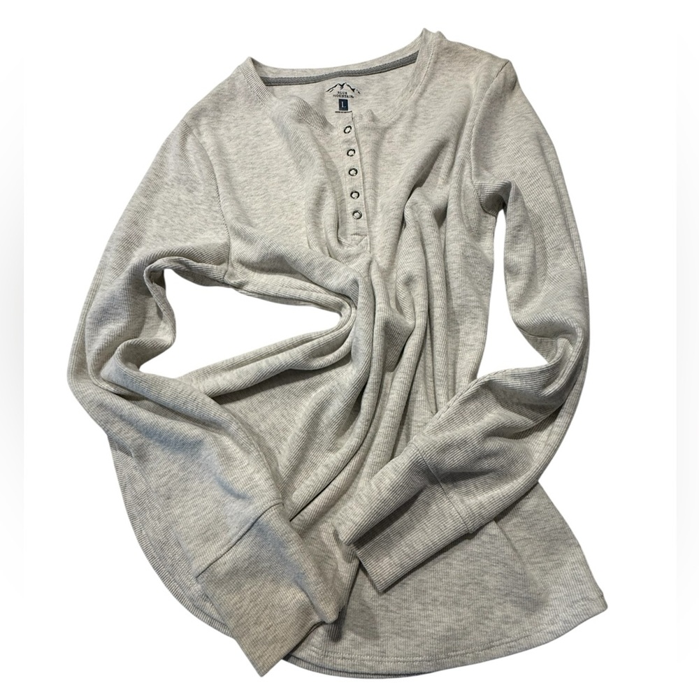 Blue Mountain Women's Gray Knit Top